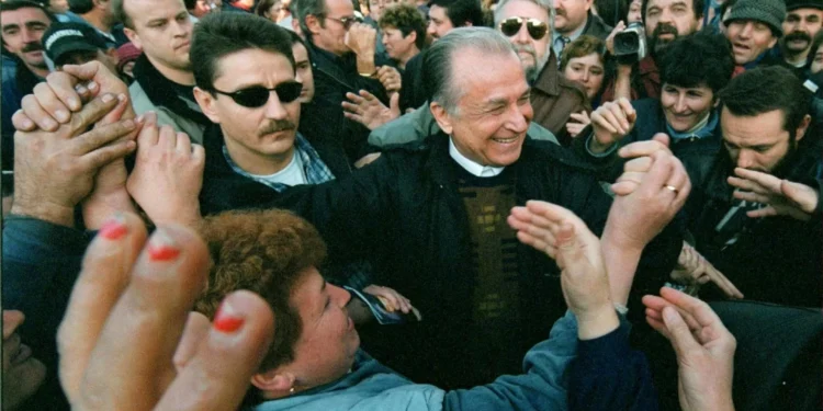 Morreu Ion Iliescu, antigo Presidente da Roménia que ajudou a derrubar Ceausescu