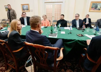 Zelensky defende “nova arquitetura de segurança” antes de reunião com Trump