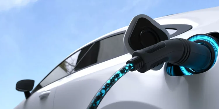 Carregar o carro elétrico fica mais barato? Eis o que muda no novo regime