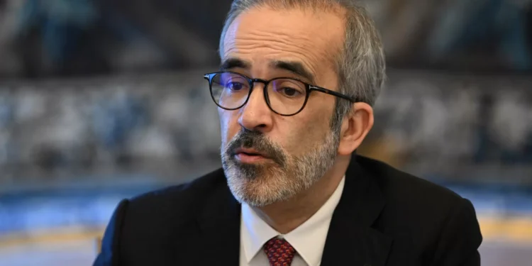 Críticas? “Alguém acha que PM em férias está verdadeiramente em férias?”