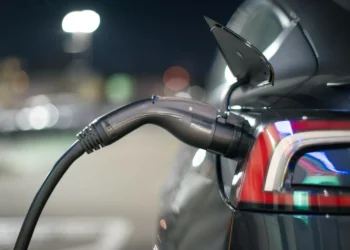 Vendas de carros elétricos abrandaram em julho