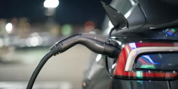 Vendas de carros elétricos abrandaram em julho