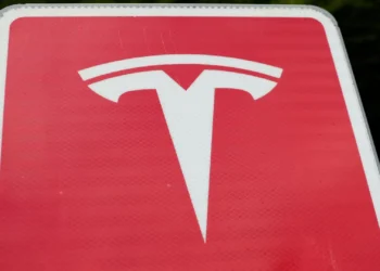 Tesla enfrenta investigação devido aos sistemas de condução autónoma