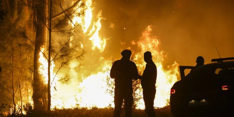 Fogo em Chaves tem três frentes, uma arde com intensidade