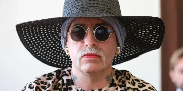 ​Neonazi muda de género para cumprir pena em prisão feminina