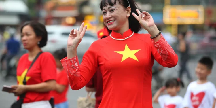 Tufão Kajiki obriga evacuação de mais de meio milhão de pessoas no Vietname