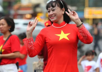 Tufão Kajiki obriga evacuação de mais de meio milhão de pessoas no Vietname