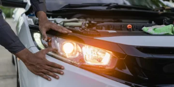 Avaria nas luzes do carro em autoestrada: Como evitar multas