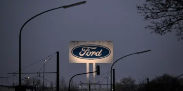Ford teme que tarifas custem 2 mil milhões de dólares