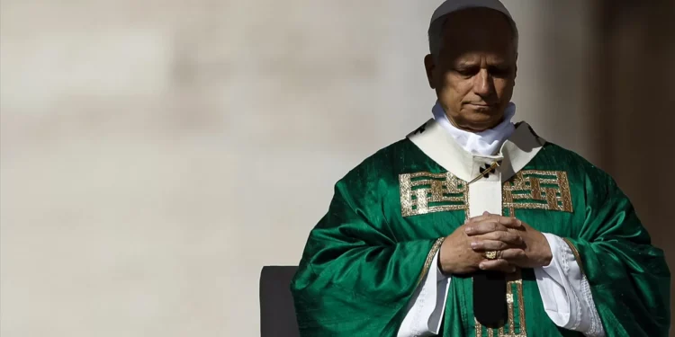 “Ainda hoje a riqueza cega ignora a dor dos miseráveis”, lamenta o Papa