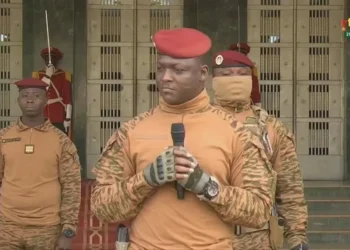 Burkina Faso aprova lei que proíbe homossexualidade e estabelece penas de prisão a infratores