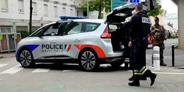 Homem é morto pela polícia após ataque com faca em Marselha