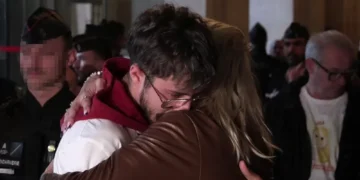 França condena mulher à prisão perpétua por estuprar e matar adolescente