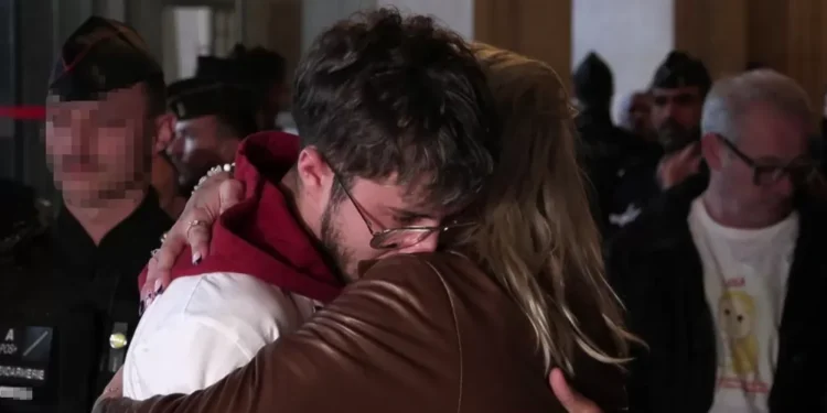 França condena mulher à prisão perpétua por estuprar e matar adolescente