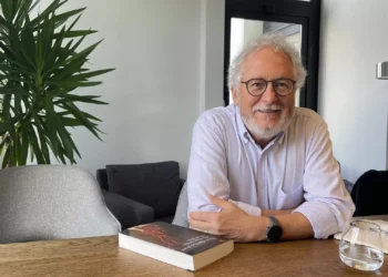 Faciolince escreveu o livro que mais lhe custou depois de sobreviver a ataque de míssil na Ucrânia