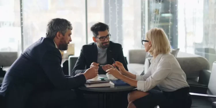 Tecnologia, mídia e telecomunicações puxam avanço global das fusões e aquisições