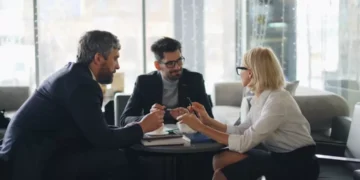 Tecnologia, mídia e telecomunicações puxam avanço global das fusões e aquisições