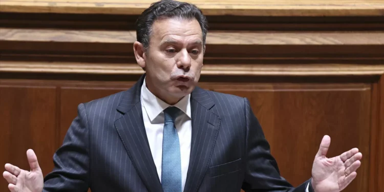 PM revela que detidos da flotilha estão “num porto” e Governo está a tentar contactá-los