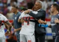 Crespo ressalta reação do São Paulo após eliminação: “Comovente”