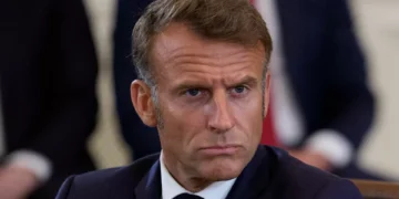 Macron garante que está “tudo a ser feito” para capturar autores de assalto no Louvre