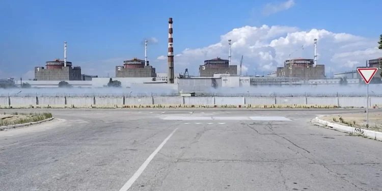 “Situação crítica” na central nuclear de Zaporíjia, alerta Zelensky