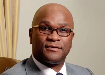 Embaixador da África do Sul é encontrado morto em Paris