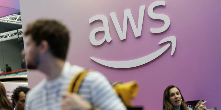 Maior corte de sempre: Amazon vai despedir quase 10% dos funcionários corporativos