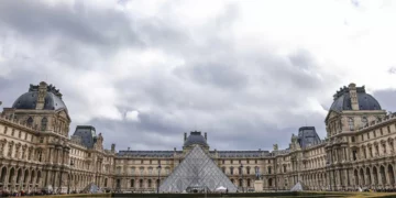 Joias roubadas no Louvre avaliadas em 88 milhões de euros