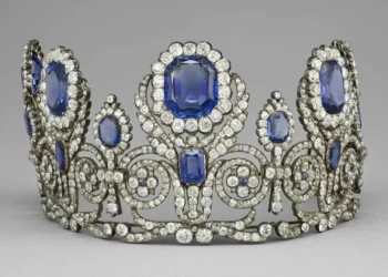 Que jóias foram roubadas no Museu do Louvre?