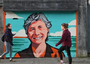 Catherine Connolly vence as eleições presidenciais na Irlanda