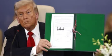 Trump assina com líderes de Egito, Turquia e Catar o acordo que põe fim à guerra em Gaza