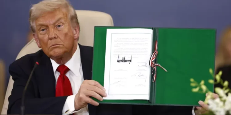 Trump assina com líderes de Egito, Turquia e Catar o acordo que põe fim à guerra em Gaza