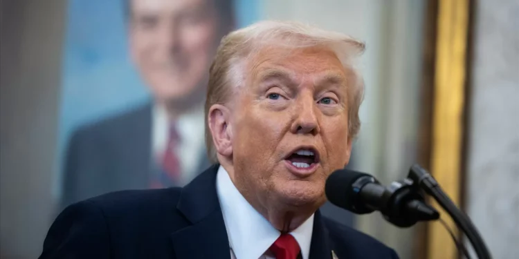 Irritado com anúncio televisivo, Trump agrava tarifas ao Canadá