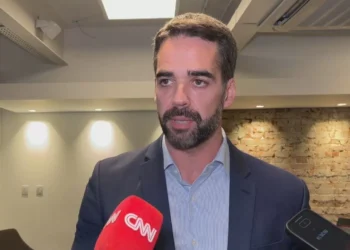 Eduardo Leite sobre 2026: Sou o único que não abraçou Lula ou Bolsonaro