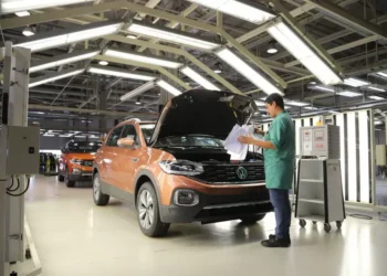 Cadeia automotiva alerta para escassez de semicondutores