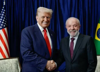Gleisi diz que encontro entre Lula e Trump destravou negociações sobre tarifas e abriu diálogo sobre Lei Magnitsky