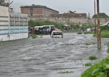 Furacão Melissa toca o solo na Jamaica com ventos de quase 300 km/h