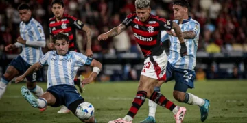 Carrascal decide, e Flamengo vence Racing no Maracanã pela Libertadores
