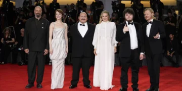 “Bugonia” levou o absurdismo de Yorgos Lanthimos e as teorias da conspiração ao Tribeca Lisboa