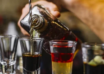 Bebida batizada com metanol: Pernambuco tem duas mortes suspeitas