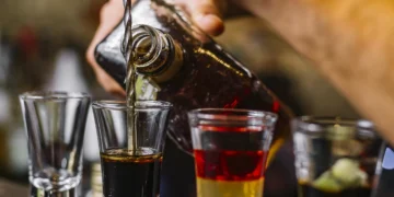 Bebida batizada com metanol: Pernambuco tem duas mortes suspeitas