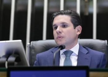 Câmara ressuscita projetos em meio a crise de popularidade