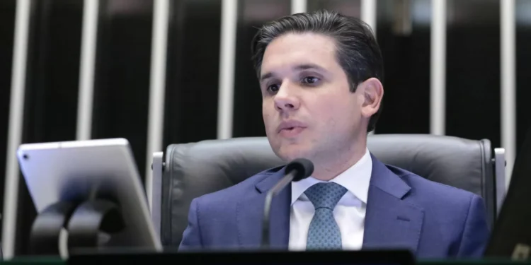 Câmara ressuscita projetos em meio a crise de popularidade