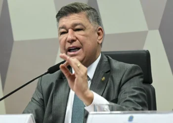 Presidente da CPMI do INSS pedirá prisão de convocados que não comparecerem
