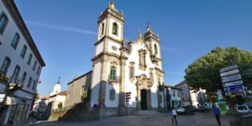 “Fui a ver e tinha caído”. Igreja da Guarda fica sem parte da Virgem da Misericórdia