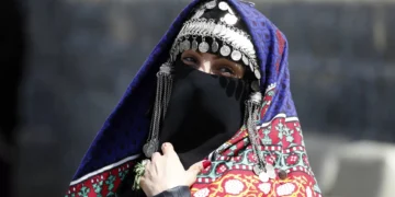 Proibição de burca é “discriminatória e viola os direitos das mulheres”, diz Amnistia Internacional