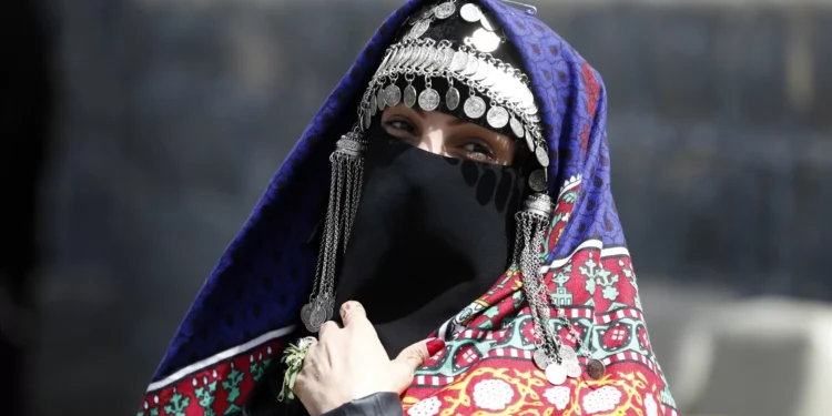 Proibição de burca é “discriminatória e viola os direitos das mulheres”, diz Amnistia Internacional