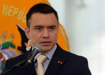 Presidente do Equador sai ileso de ataque a tiros contra sua caravana