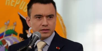 Presidente do Equador sai ileso de ataque a tiros contra sua caravana