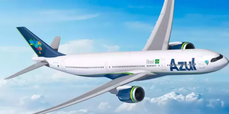 Passageiros da Azul têm voo cancelado quatro vezes em Madri, ficam sem informações, comida e têm hotel negado